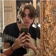 Offro lezioni di chitarra rivolte a principianti o a chi si approccia per la prima volta allo strumento